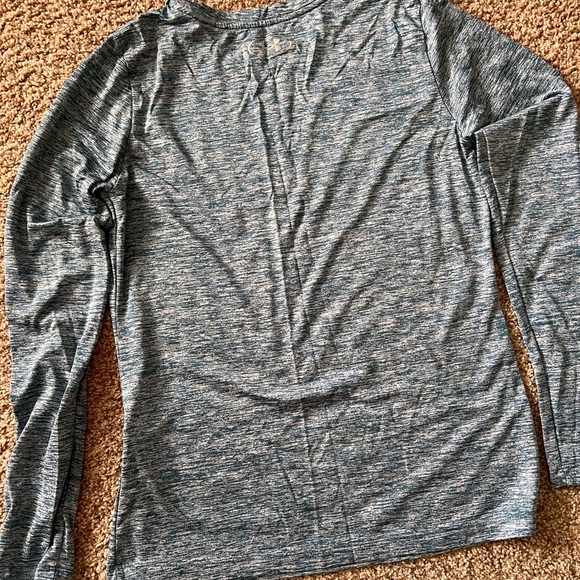 Ladies Under Armour long sleeved workout top - Picture 3 of 4